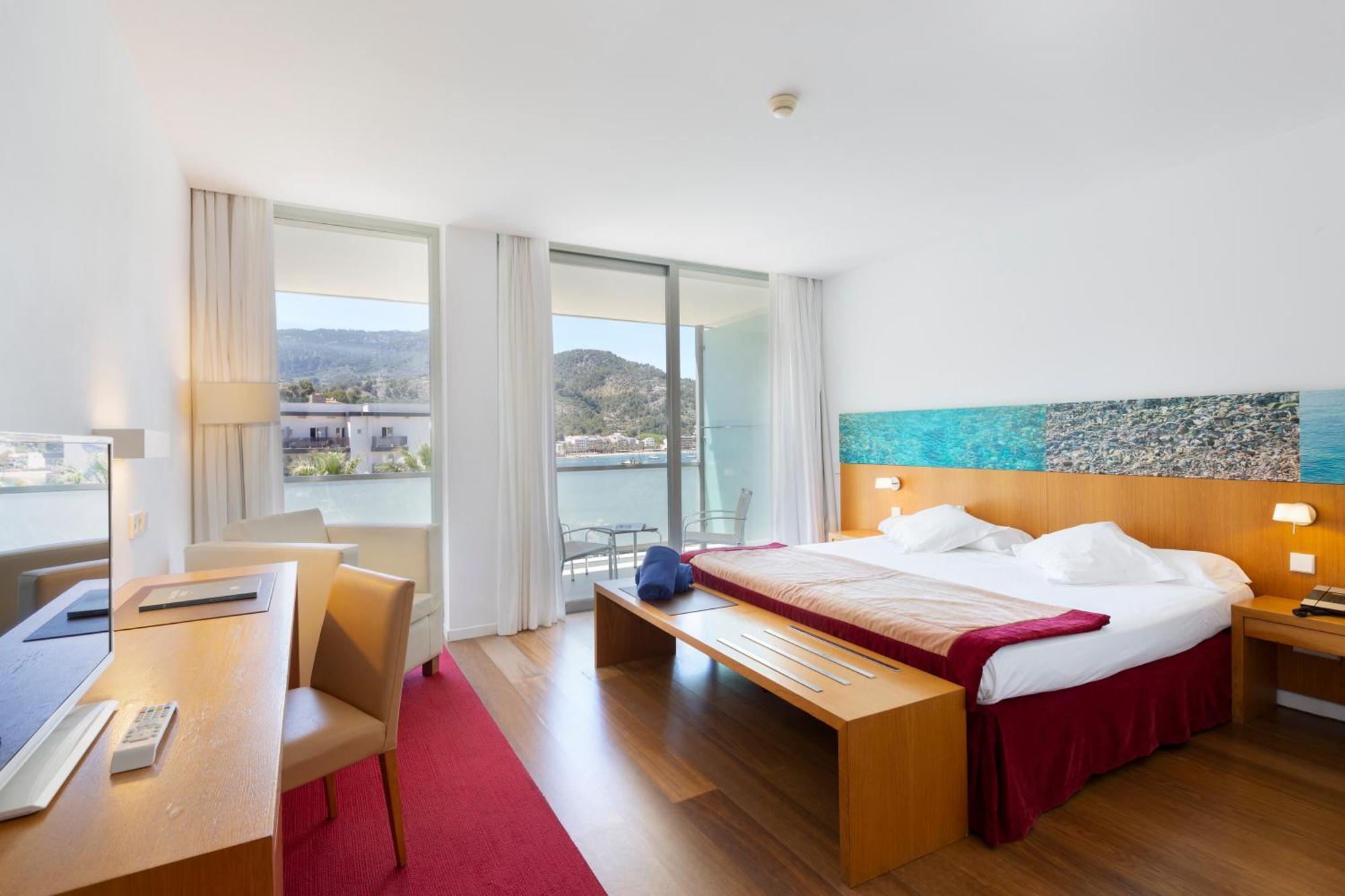 Superior Double or Twin Room Sea Lateral View spa access