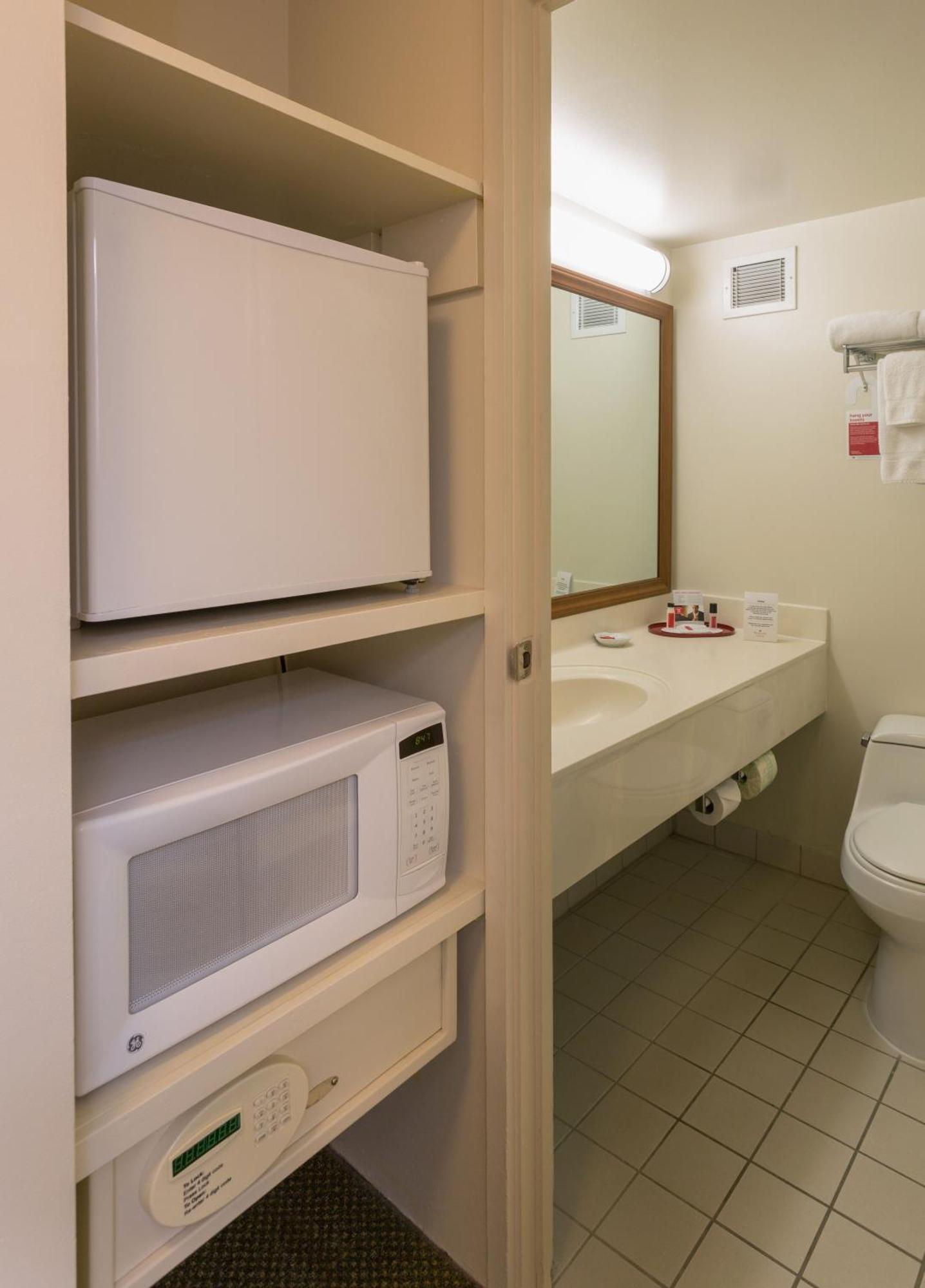 Standard Room with King Bed - Non-Smoking