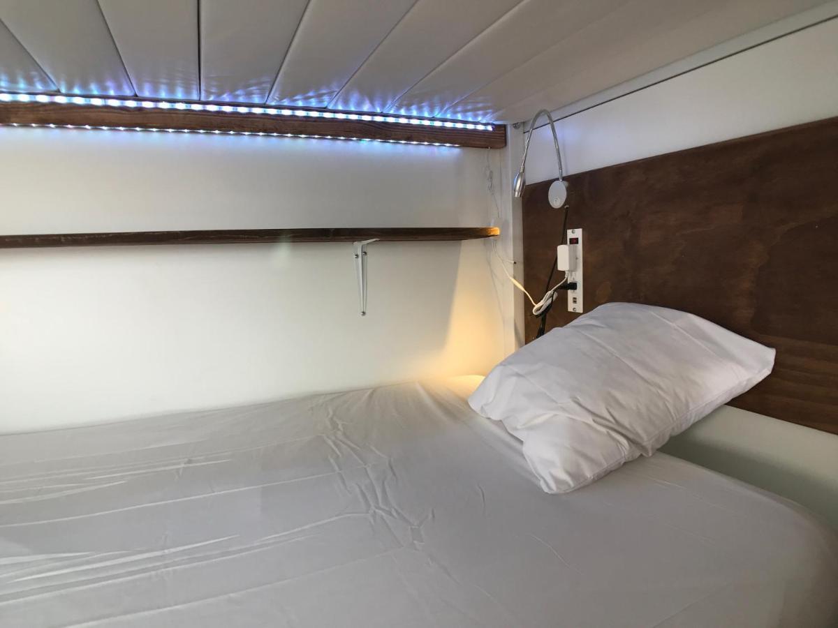 Single Bed Mixed Dormitory Room,1192786753:JPEG