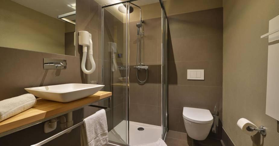 Three-Bedroom Apartment,1032215348:JPEG
