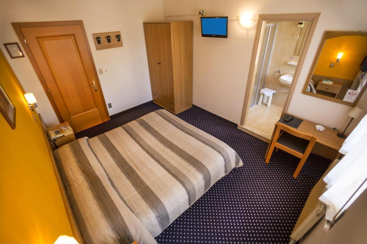 Double or Twin Room with Mountain View,1127471799:JPEG