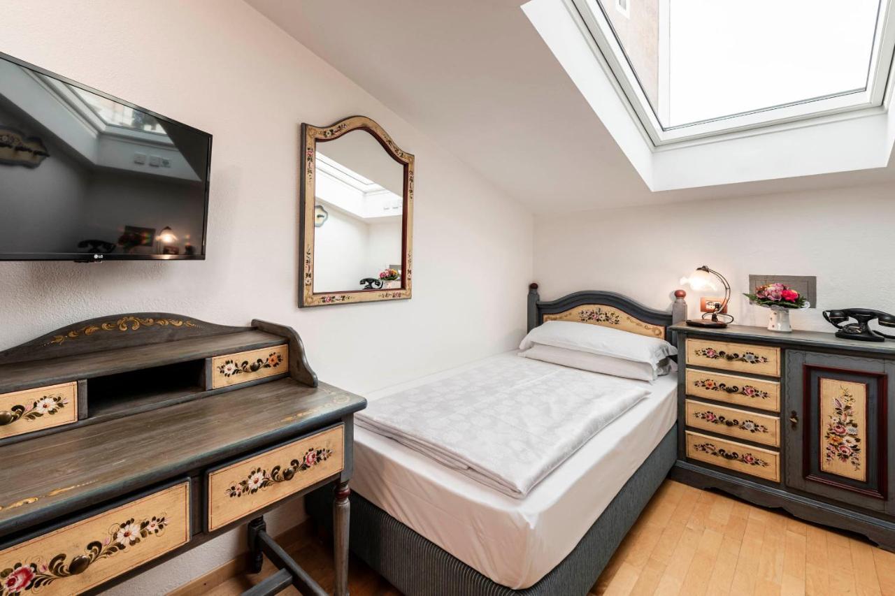 Small Single Room