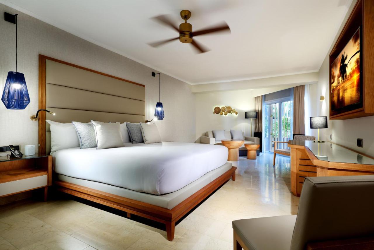 Junior Suite Poolside