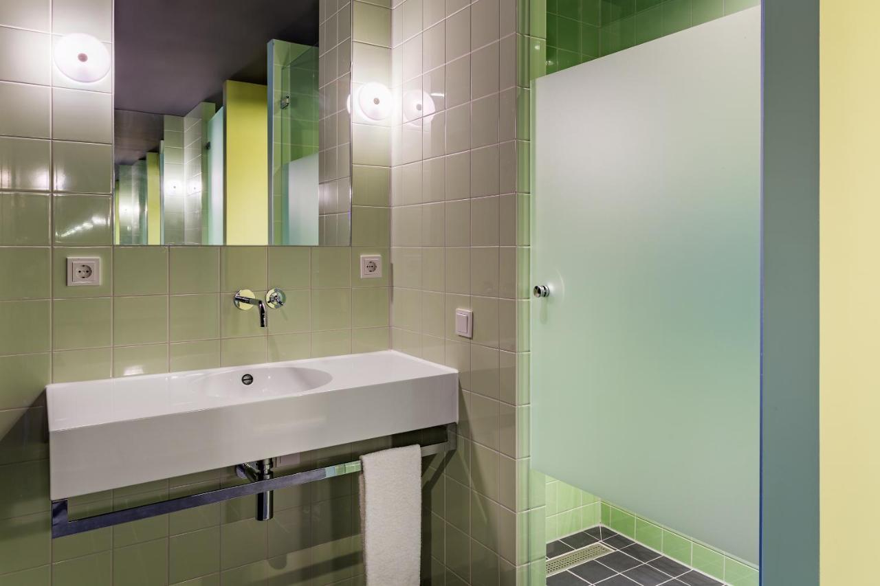 Single Room,1217080846:JPEG