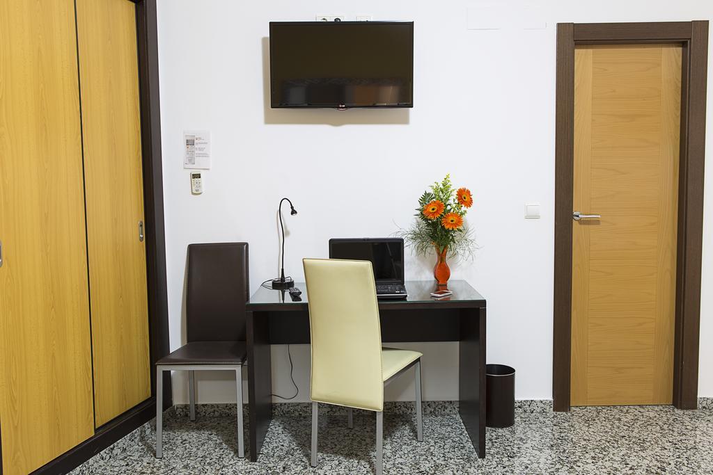 Single Room,812449070:JPEG