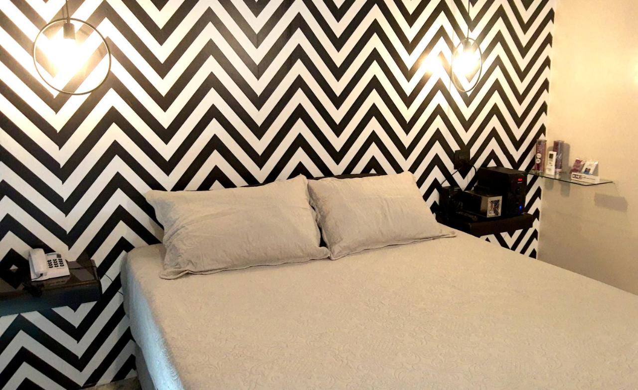 Suite with Hot Tub,1101563064:JPEG