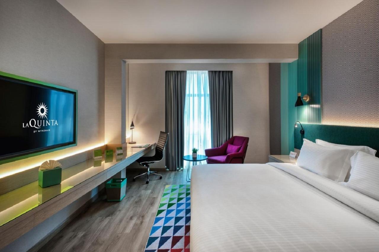Economy Kamer met 1 Kingsize Bed - Gratis Vervoer naar het Strand La Mer, Dubai Mall/Metrostation Burj Khalifa