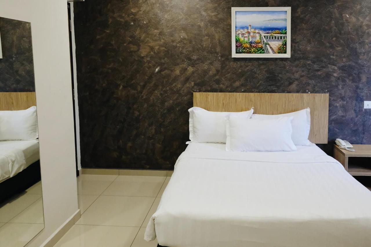 Deluxe Queen Room