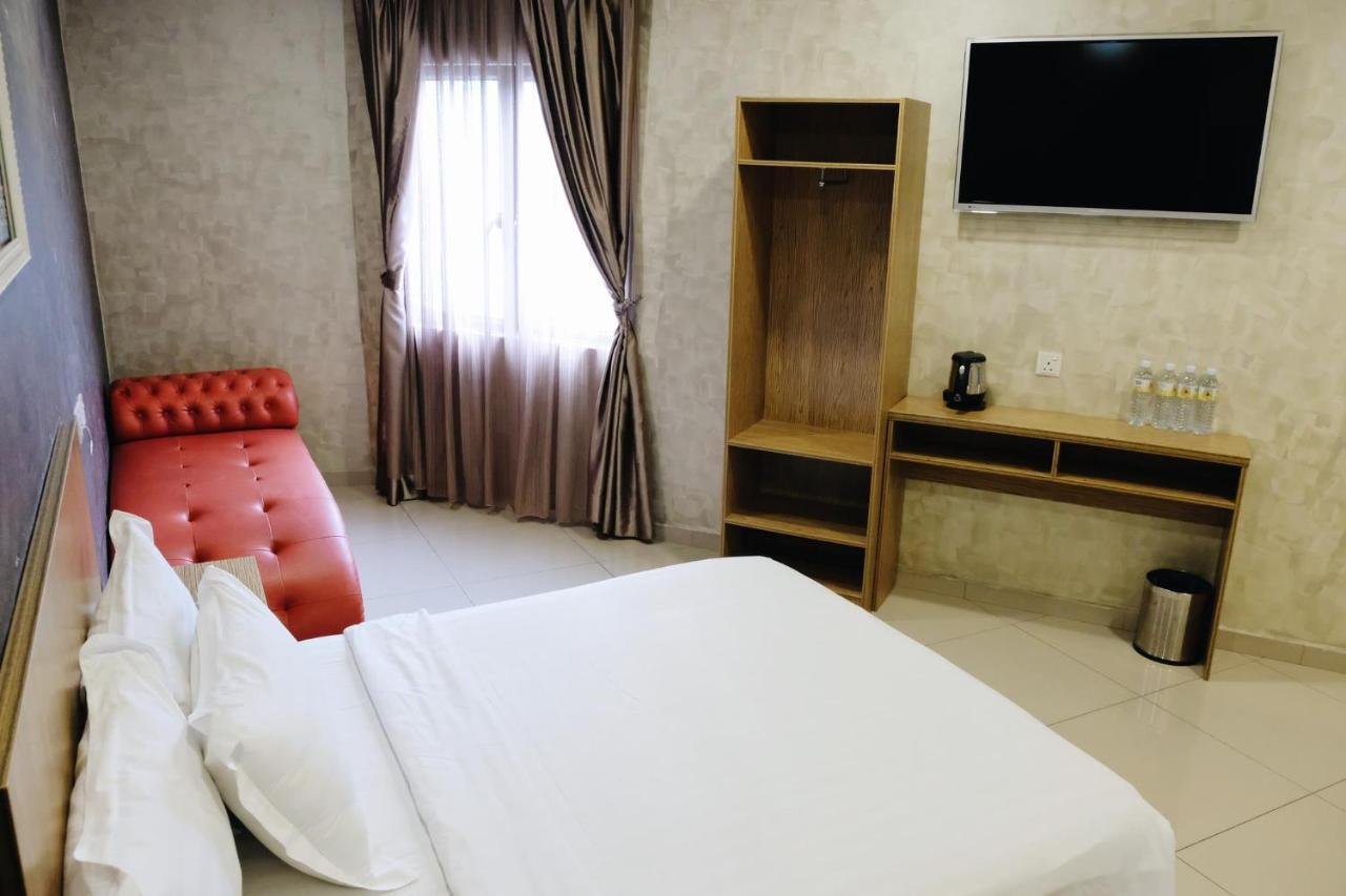 Deluxe Queen Room