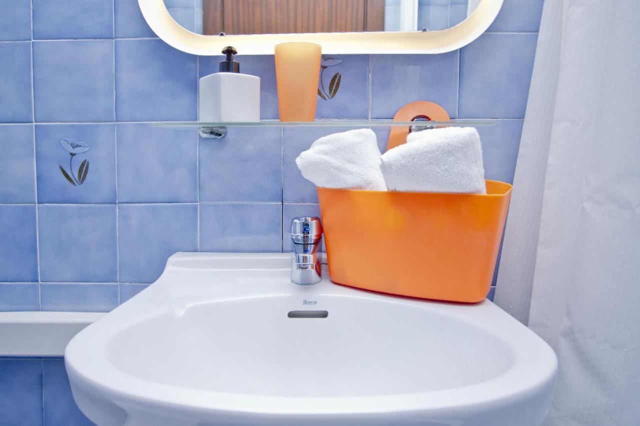 Double Room with Private External Bathroom,1103305698:JPEG