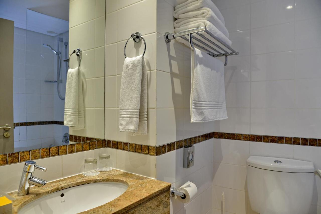 Quarto com 2 Camas de Solteiro