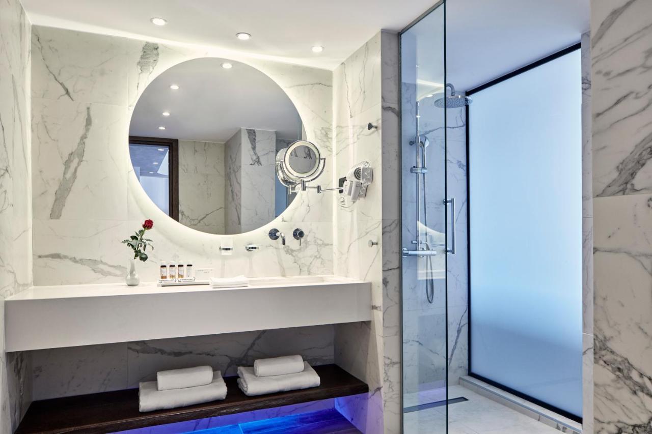 Familiensuite mit eigenem Pool und Meerblick