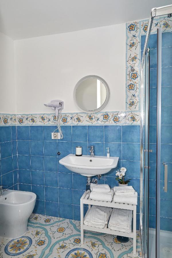 Deluxe Double Room with Sea View,1122558021:JPEG