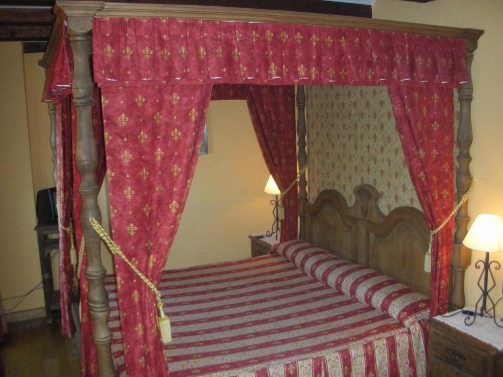 Double Room Four Poster Bed