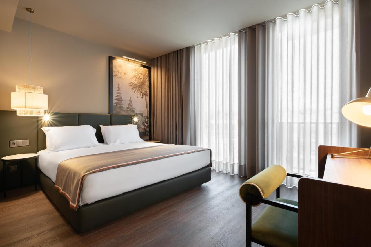 Quarto com Cama de Casal ou 2 de Solteiro e Varanda