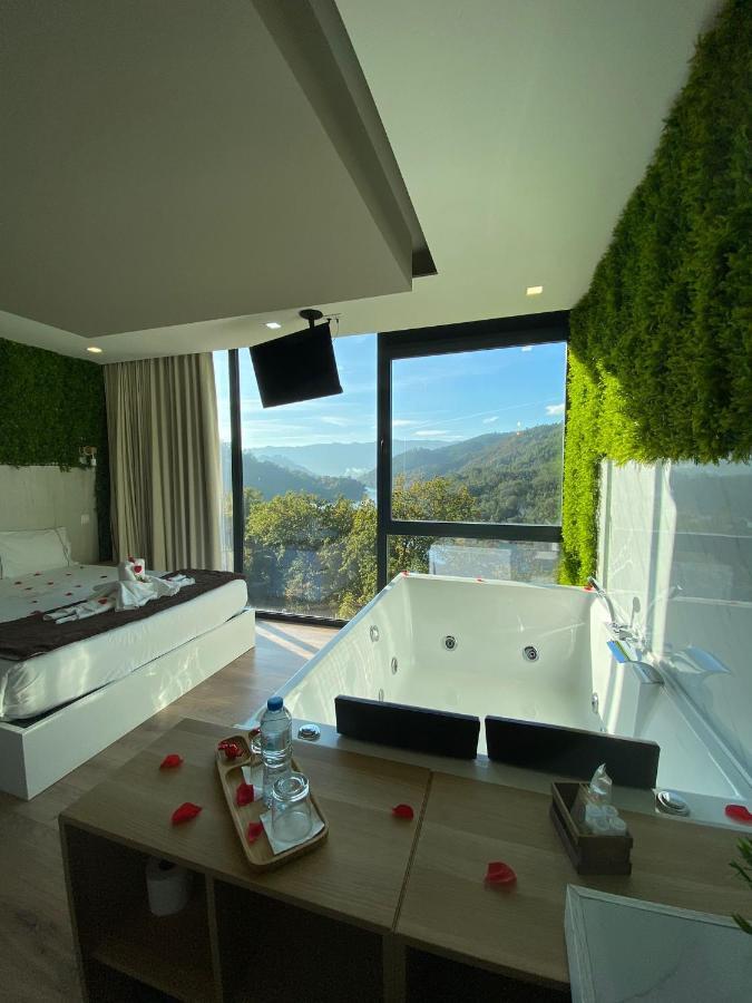 Queen Room with Spa Bath
