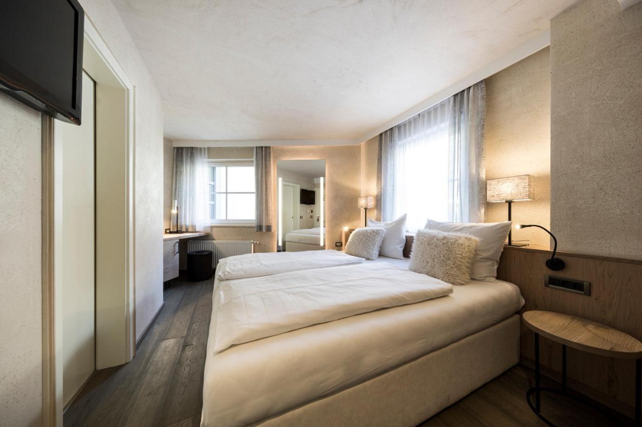 Small Double Room,1538985877:JPEG