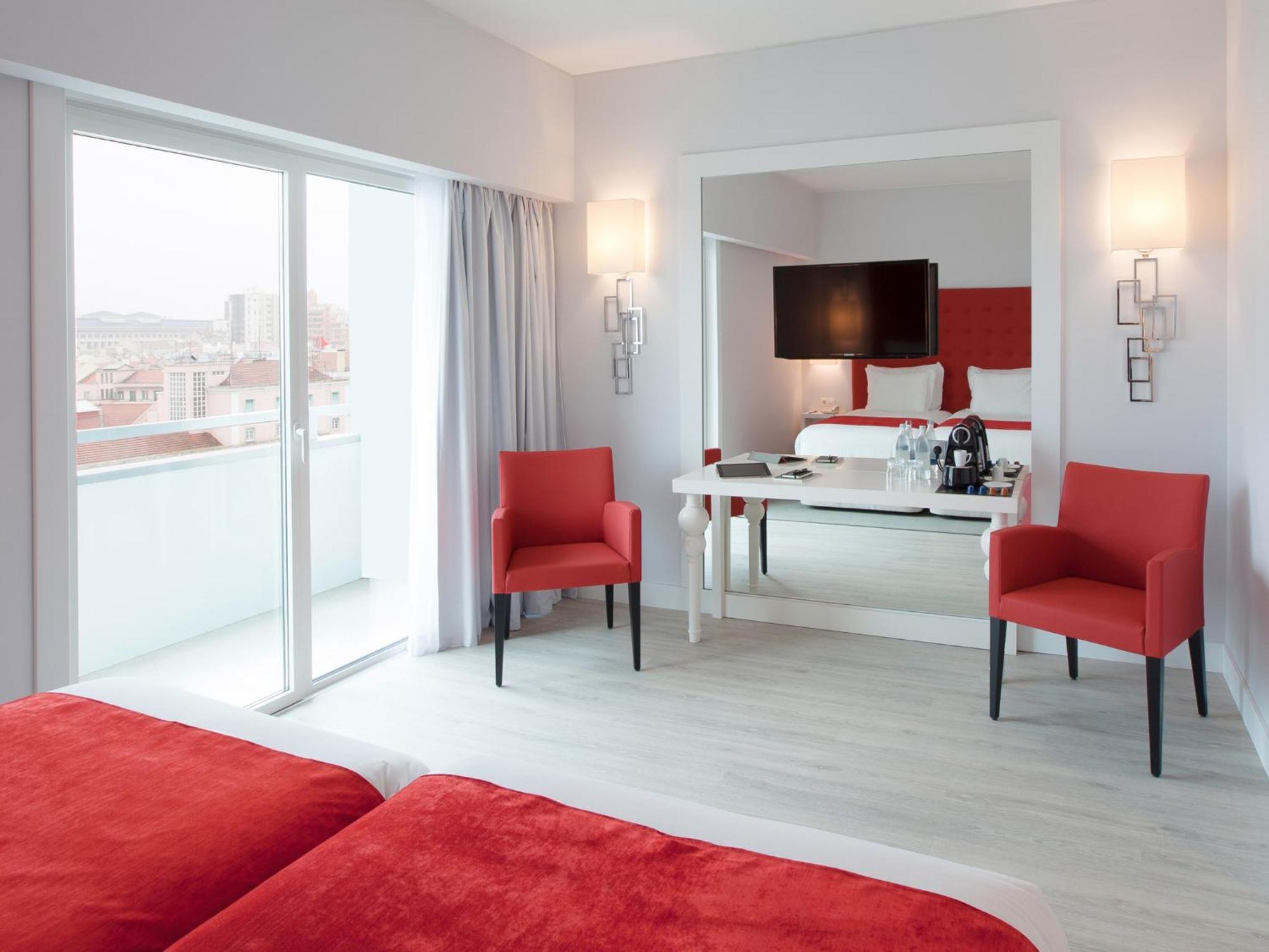 Quarto com Cama de Casal ou 2 de Solteiro e Varanda
