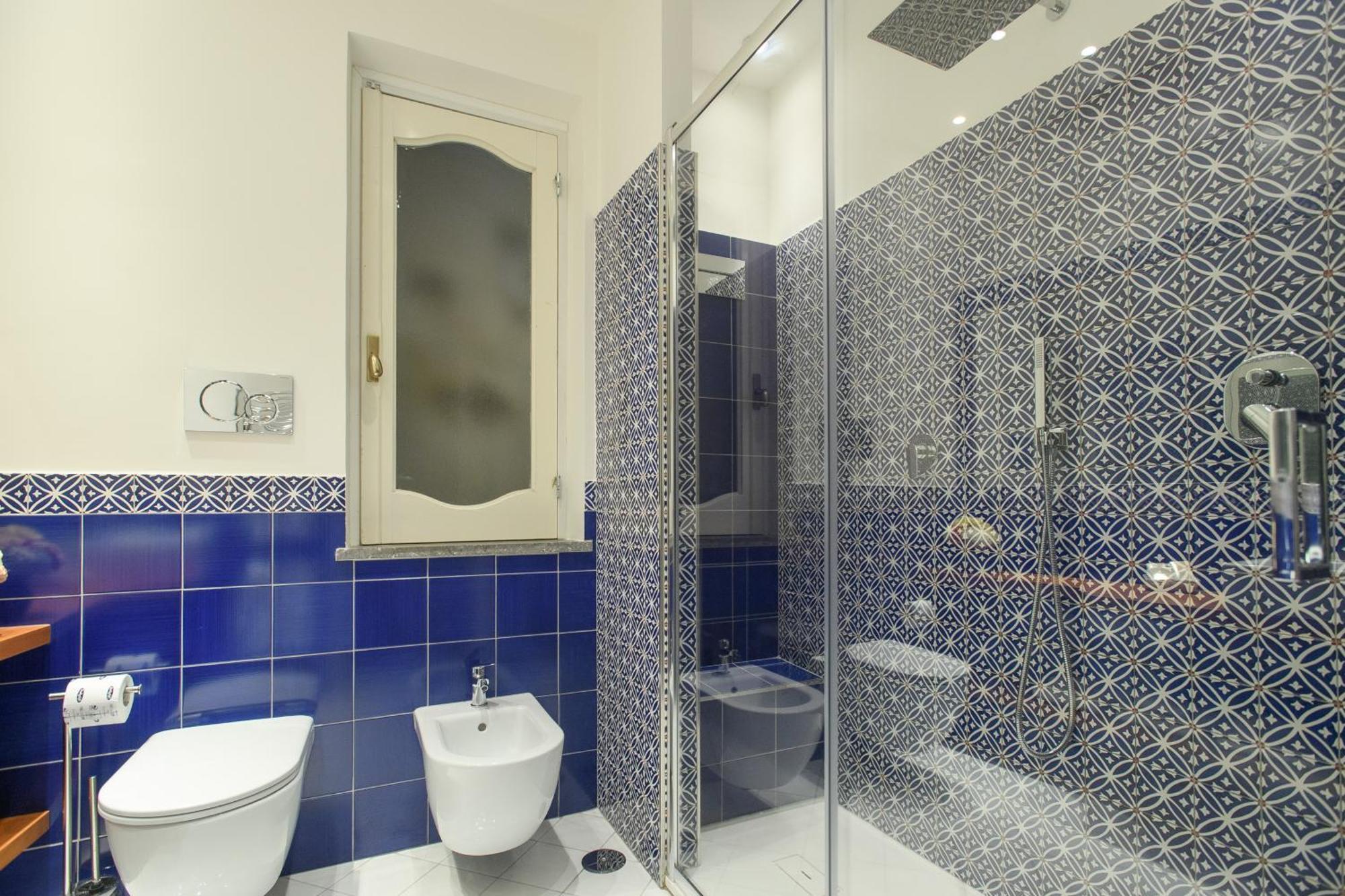 Dreibettzimmer mit Meerblick und eigenem Balkon