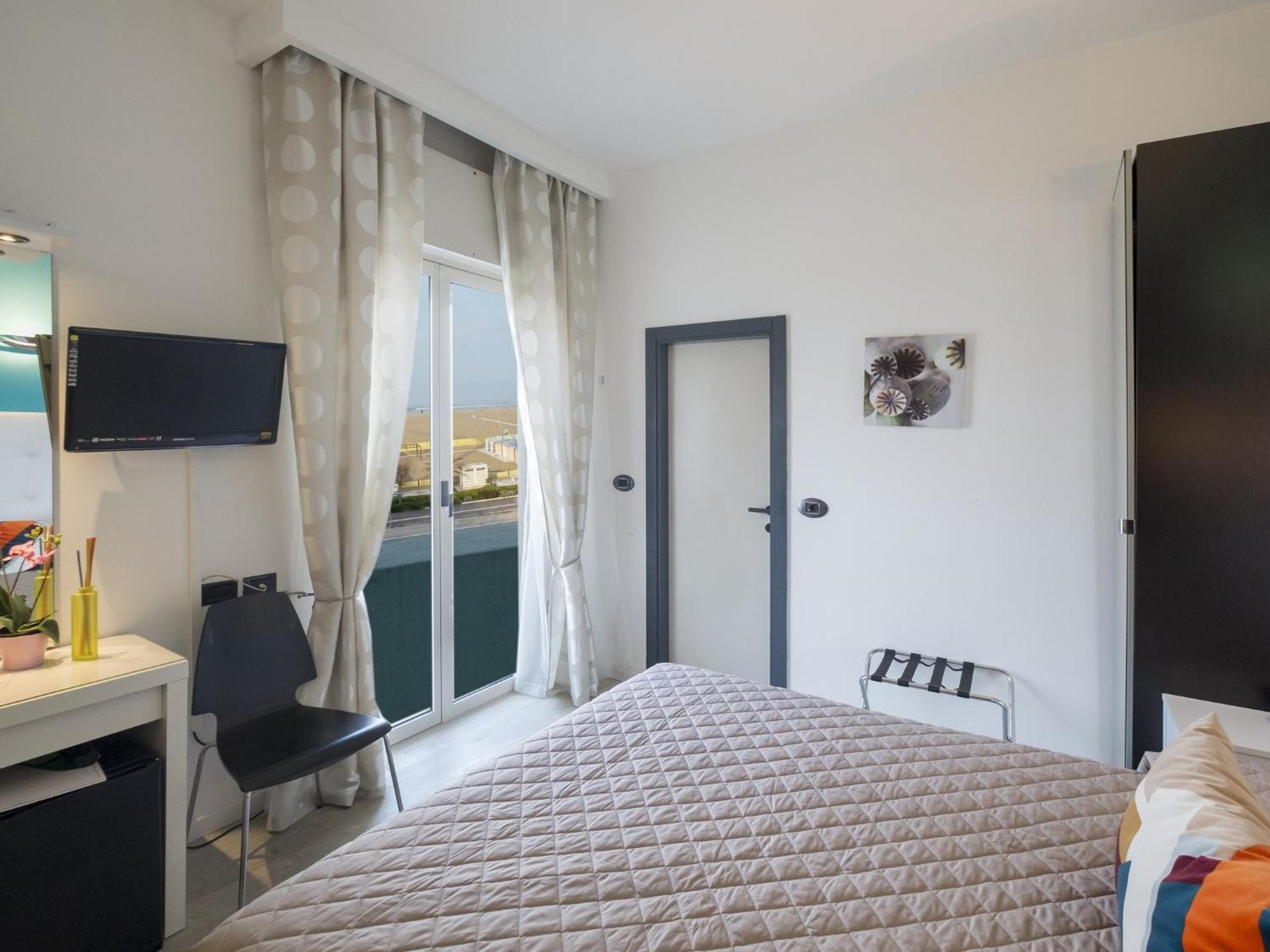 Double or Twin Room with Sea View