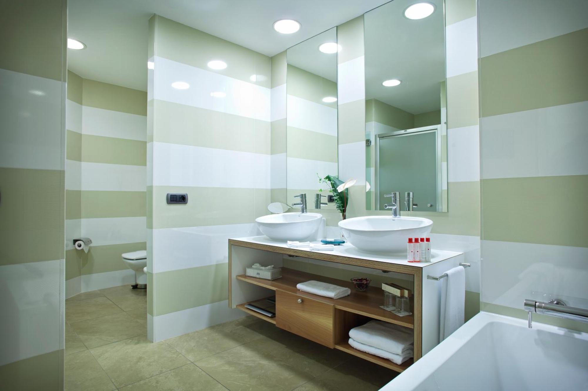 Suite Junior (2 Adultes + 1 Enfant de Moins de 12 Ans)