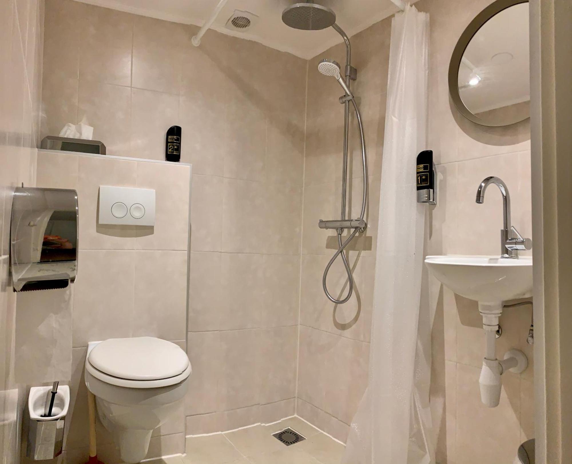 Camera Doppia con Letti Singoli con Bagno Privato