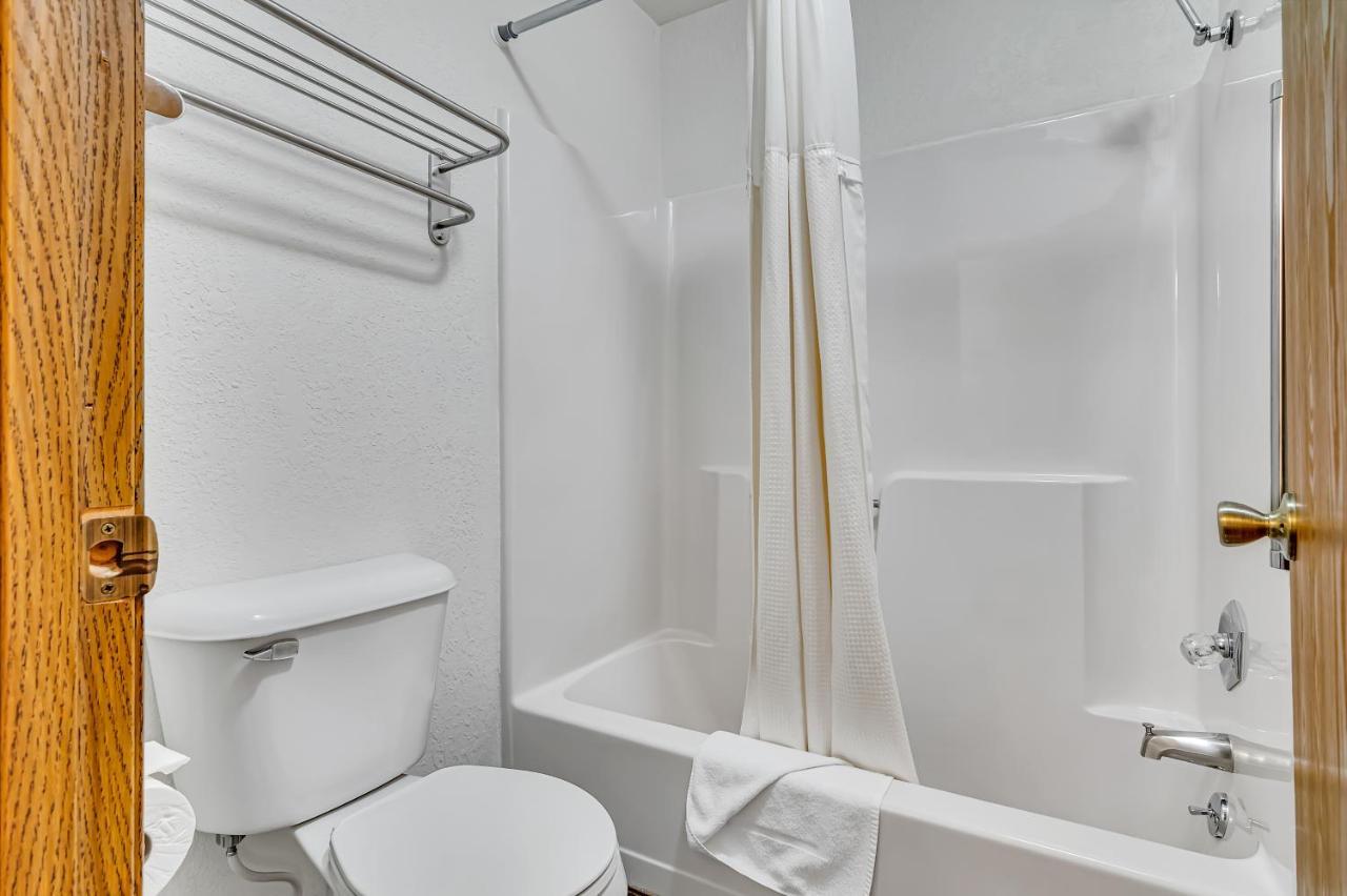 Queen Room with Two Queen Beds - Non-Smoking,1230720938:JPEG