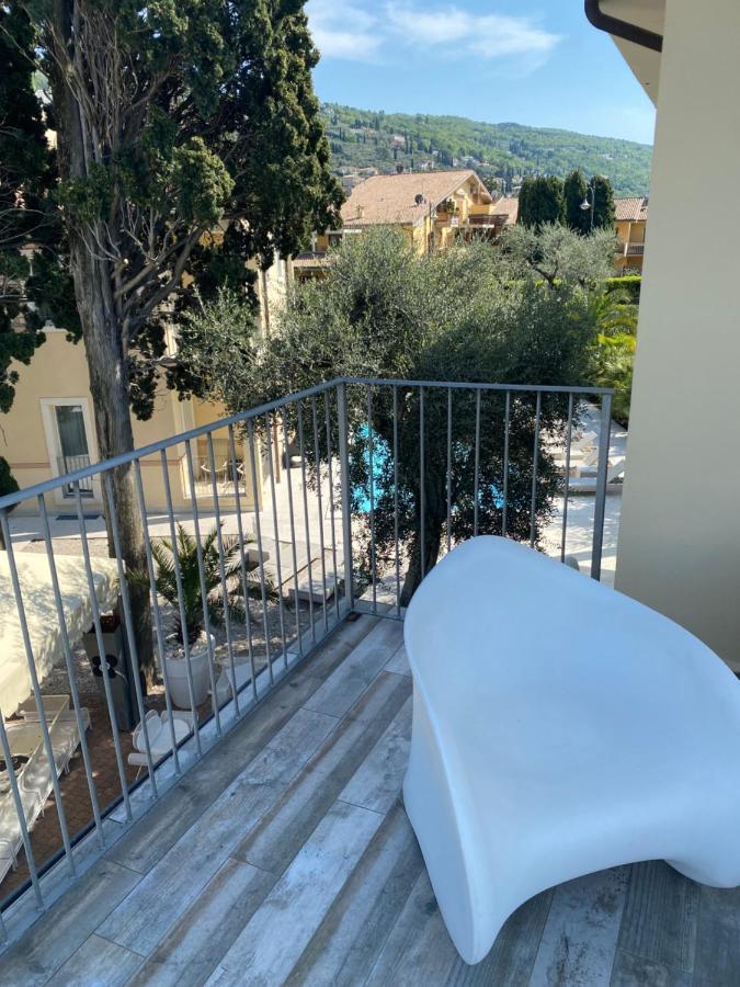 Double or Twin Room Terrace Lake View