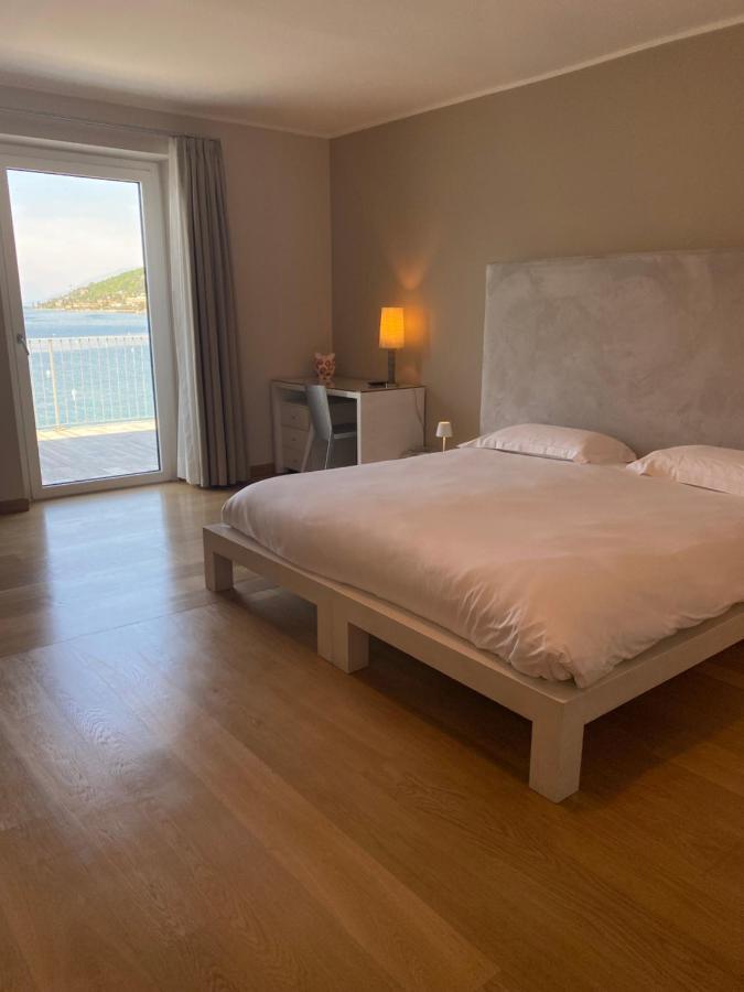 Double or Twin Room Terrace Lake View