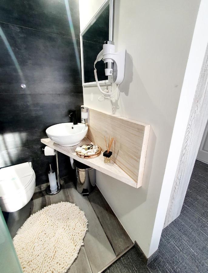 Double Room Private Bathroom