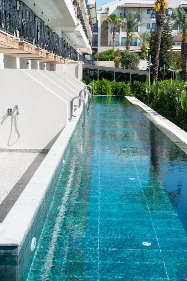Deluxe Doppel-/Zweibettzimmer mit Zugang zum Pool
