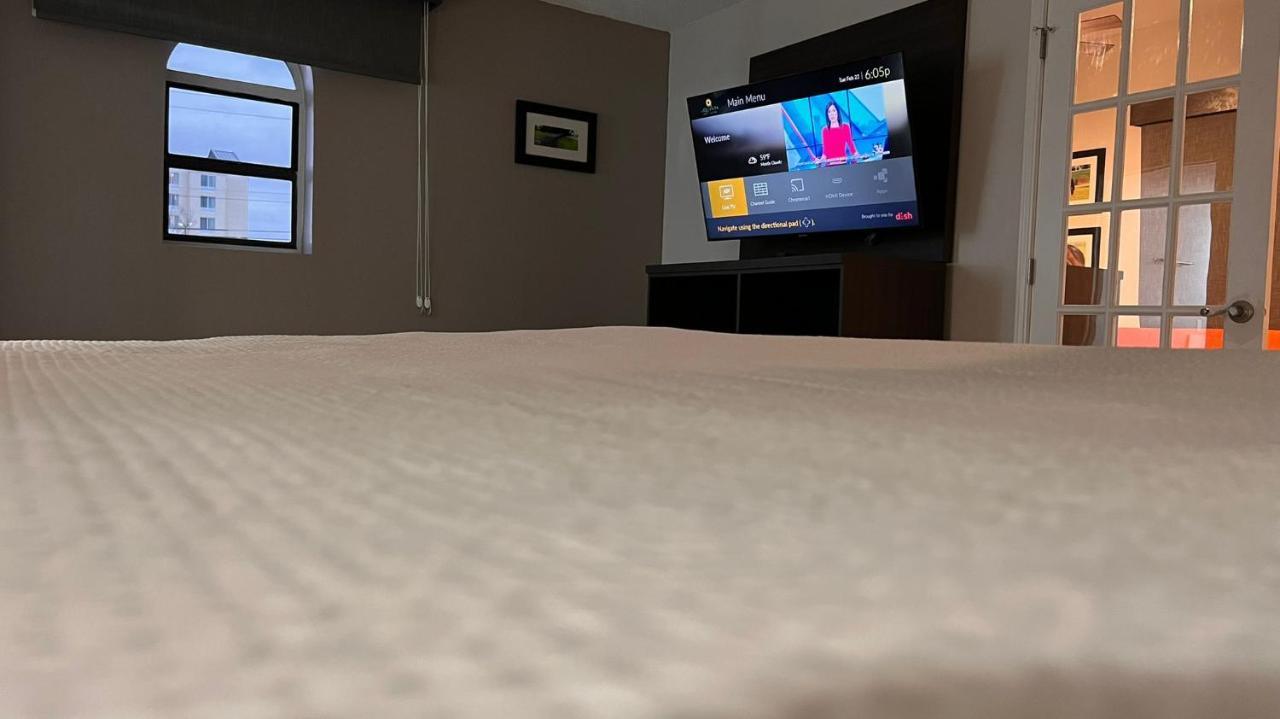 One-Bedroom King Suite Non-Smoking,1259334583:JPEG