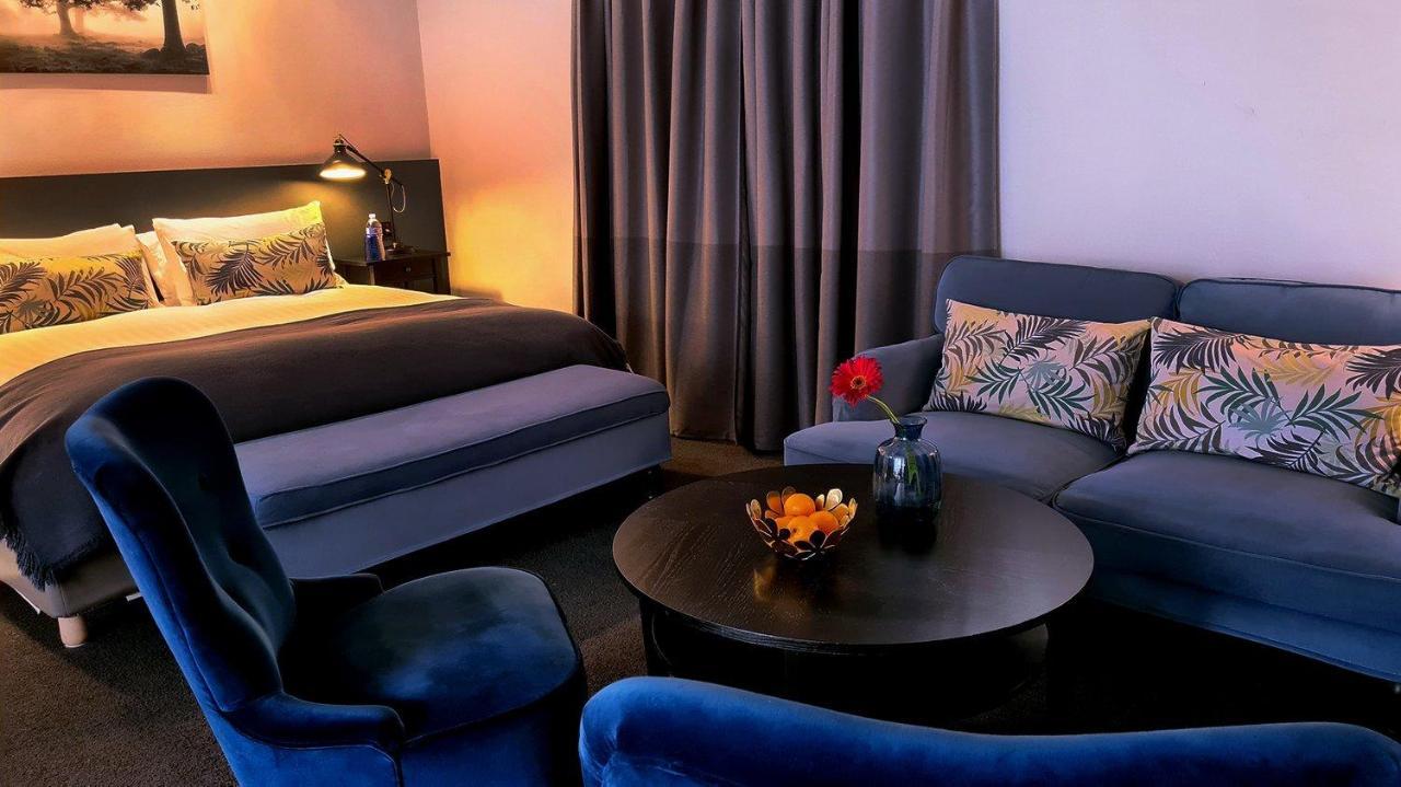 Signature Deluxe King Suite
