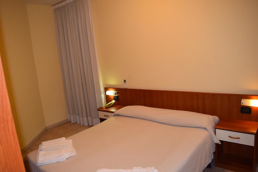 Double or Twin Room,126643905:JPEG