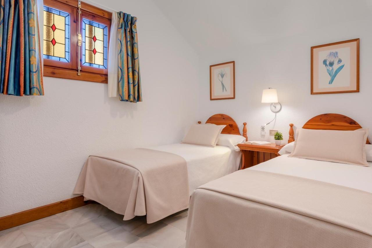 Apartamento Clássico com 2 Quartos e Vista Jardim