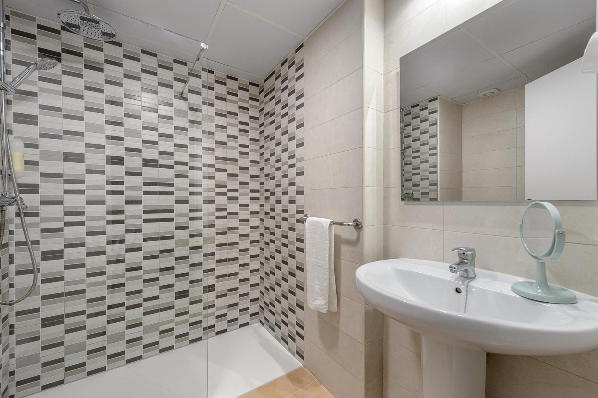 Quarto com 2 Camas de Solteiro