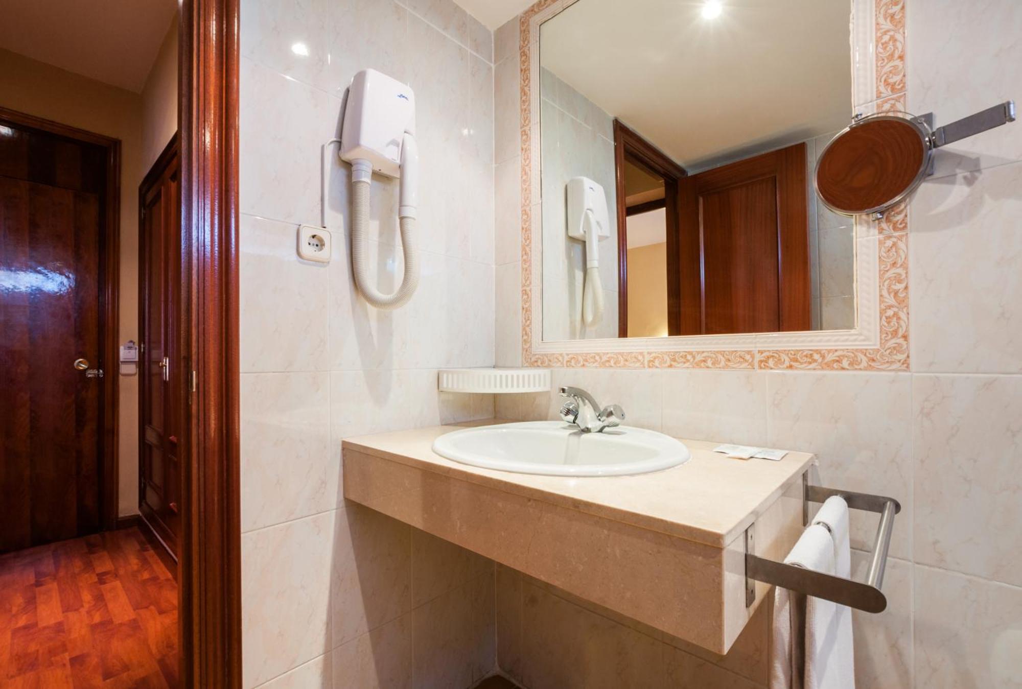 Double or Twin Room,1272562453:JPEG