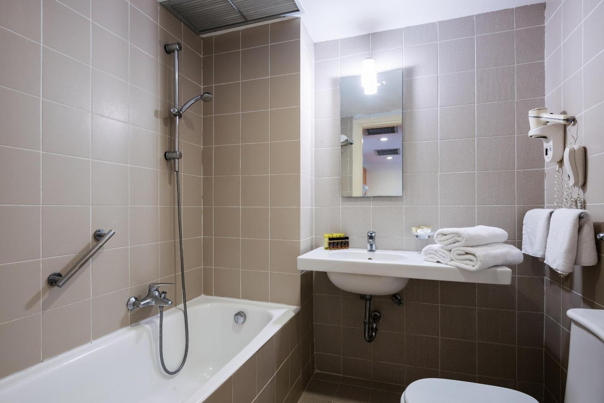 Classic Twin Room Small Balcony