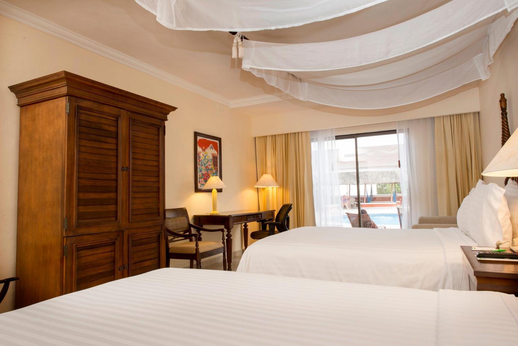 Premium Double Room with Two Double Beds,1333066640:JPEG
