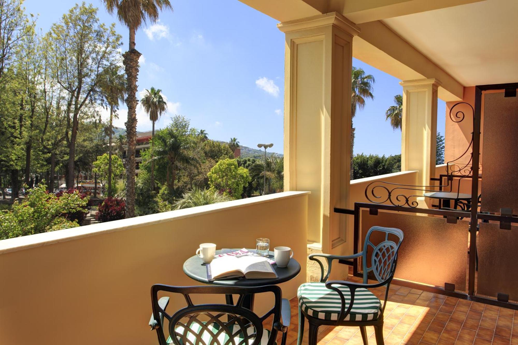 Deluxe Double or Twin Room City View