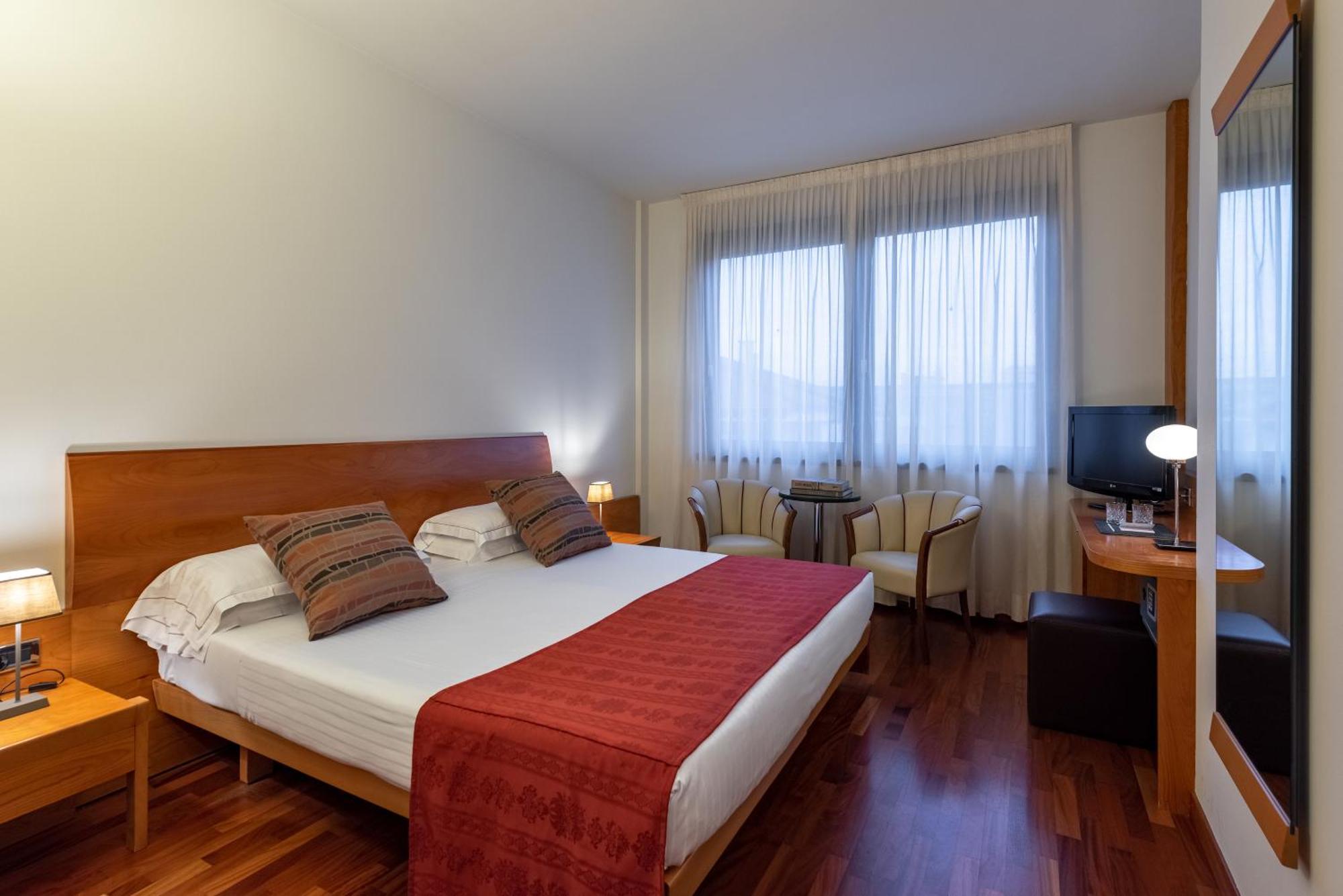 Economy Double or Twin Room,1274666425:JPEG