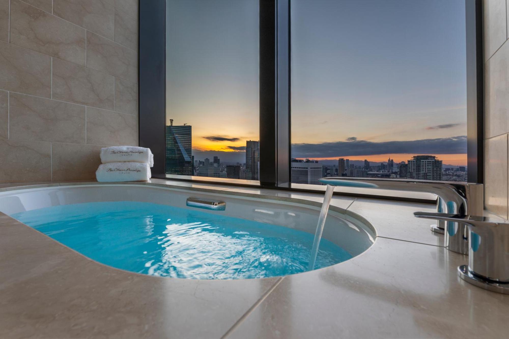 [Prestige] Corner Double Room