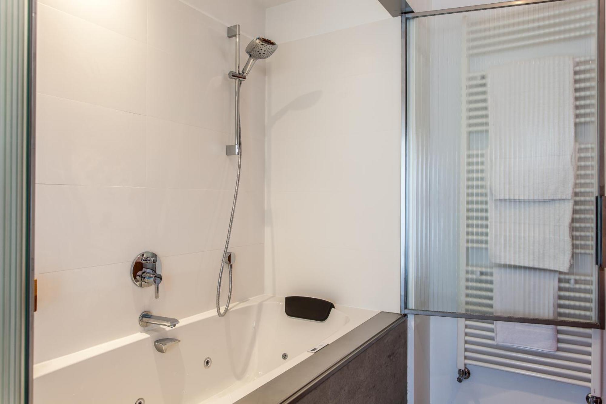 Double Room Spa Bath