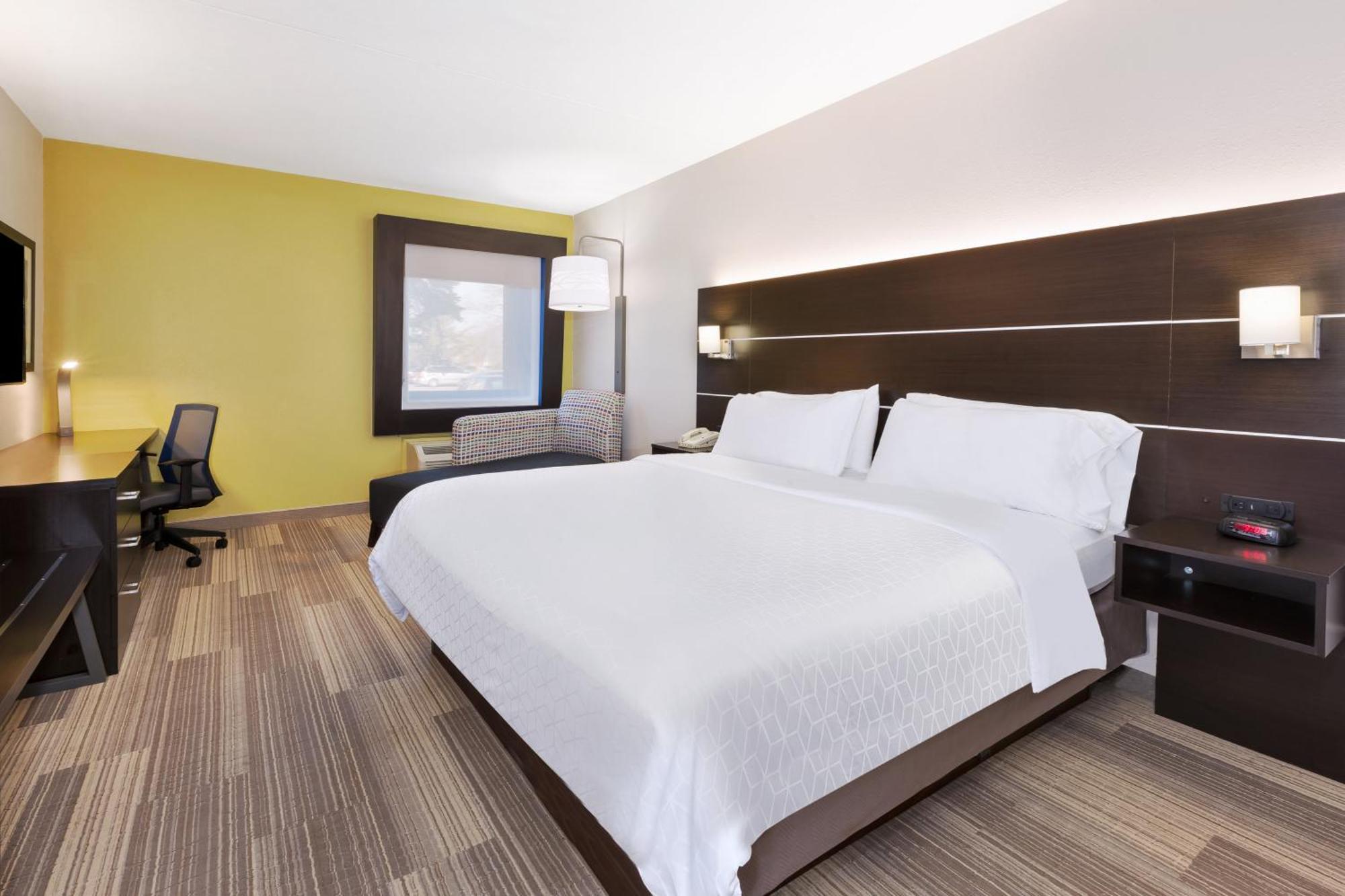 Standard King Room with Mobility Accessible Roll-In Shower