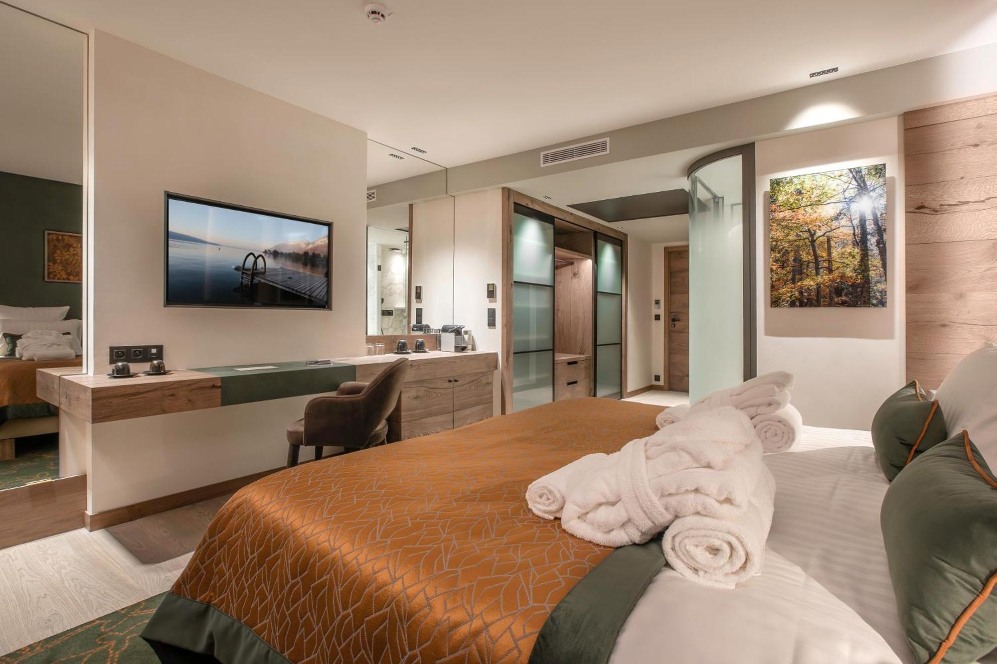 Chambre Prestige avec Balcon - Accès Gratuit au Spa