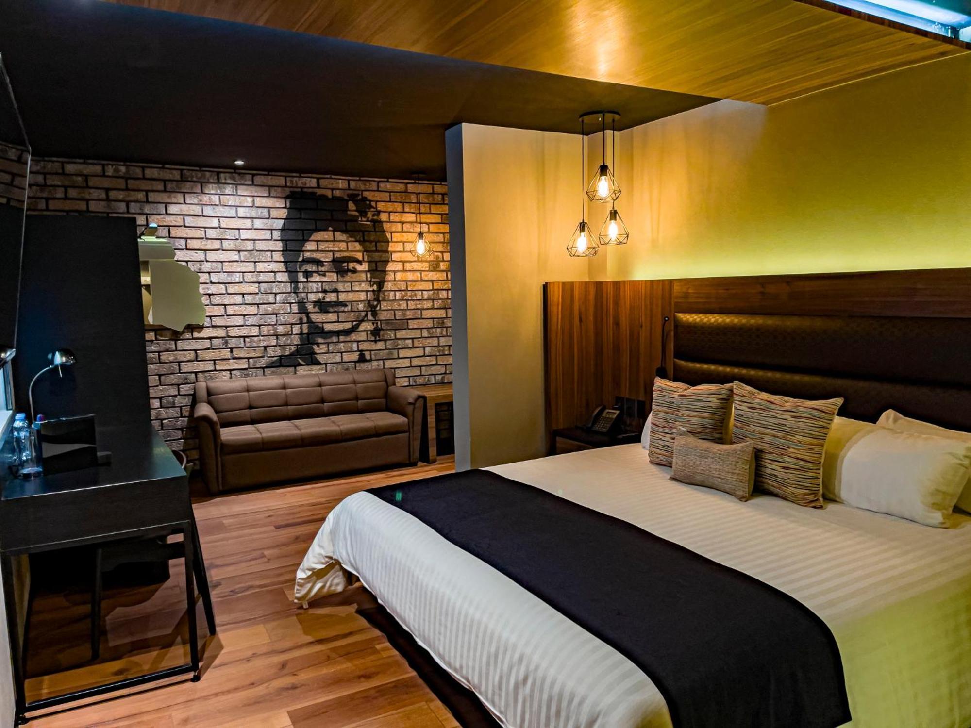 King Suite Spa Bath