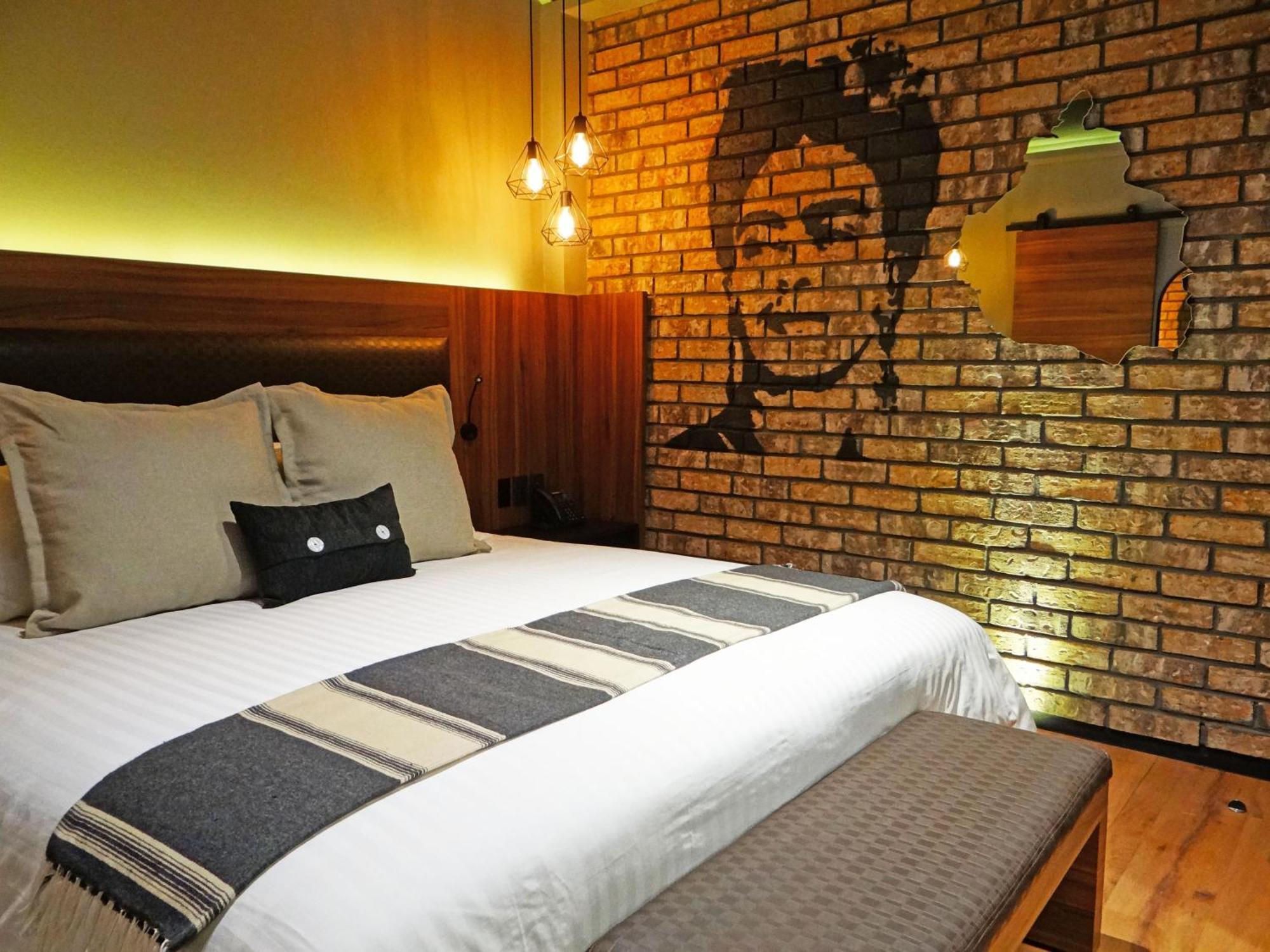 Deluxe King Suite