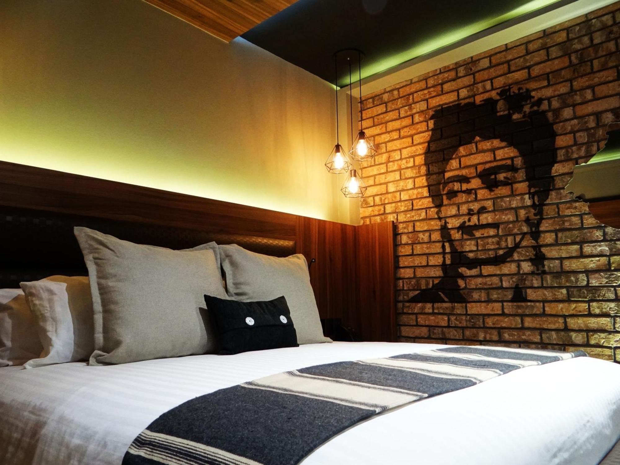 Deluxe King Suite