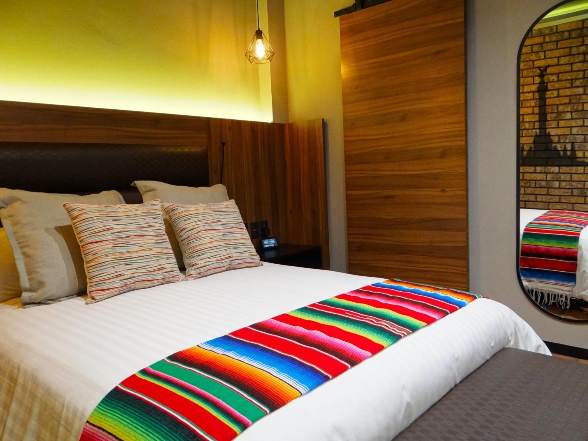 Queen Room,1285952431:JPEG