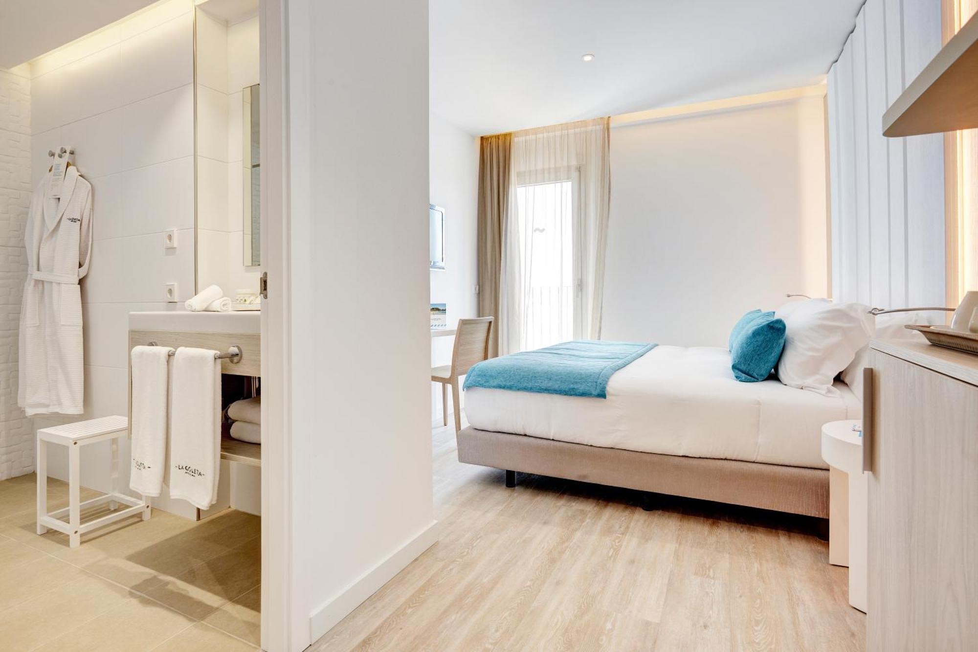 Standard Room Partial Sea View